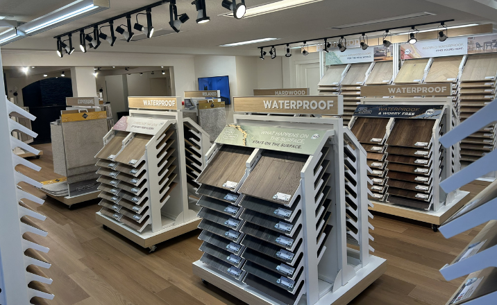 customers doing a flooring quiz to find the right floor for their home